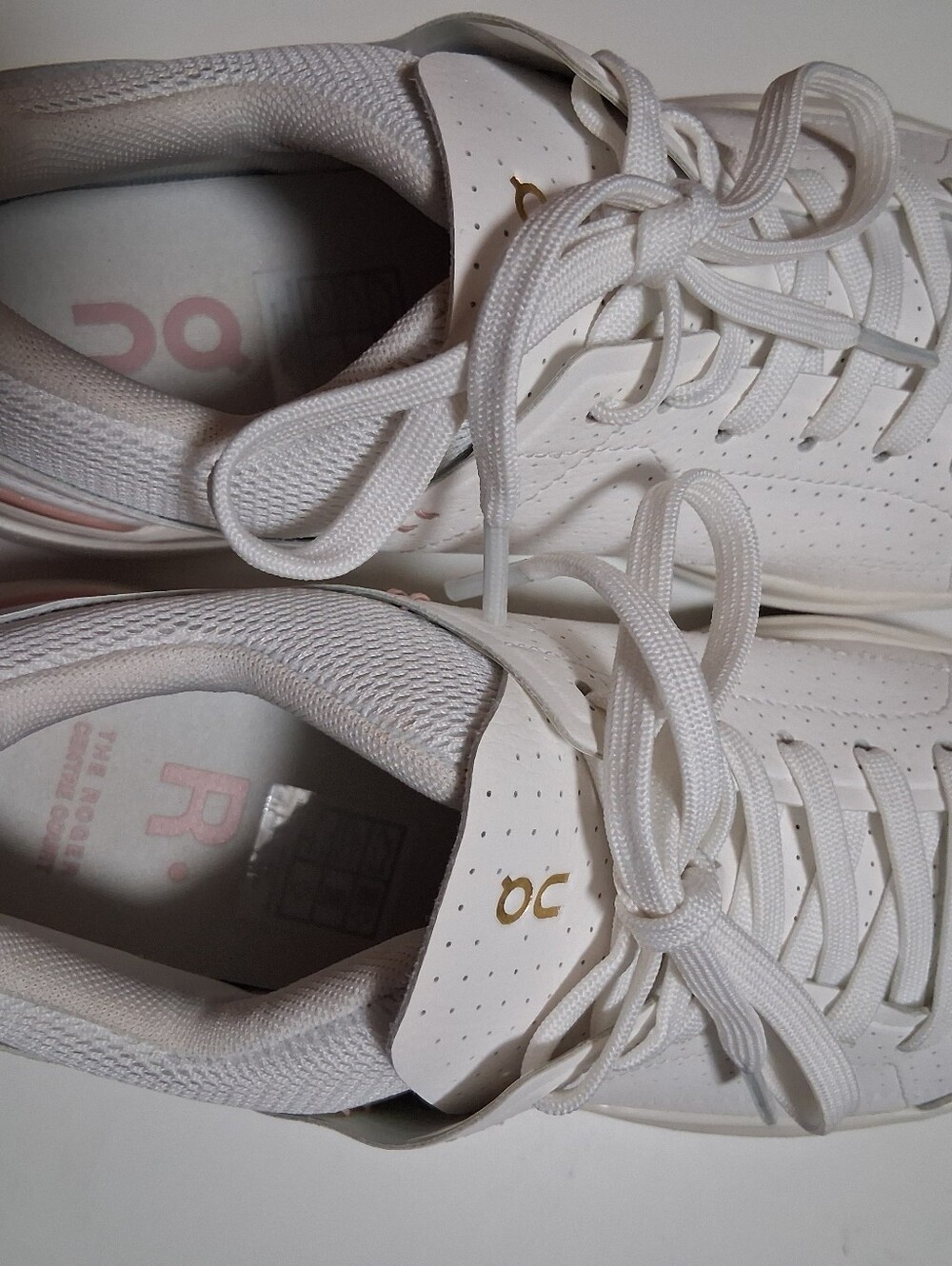 On The Roger Centre Court Women's White Perforated Sneaker * Size: 8 - Picture 6 of 8